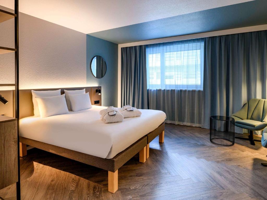 Postel nebo postele na pokoji v ubytování Novotel Zurich City West