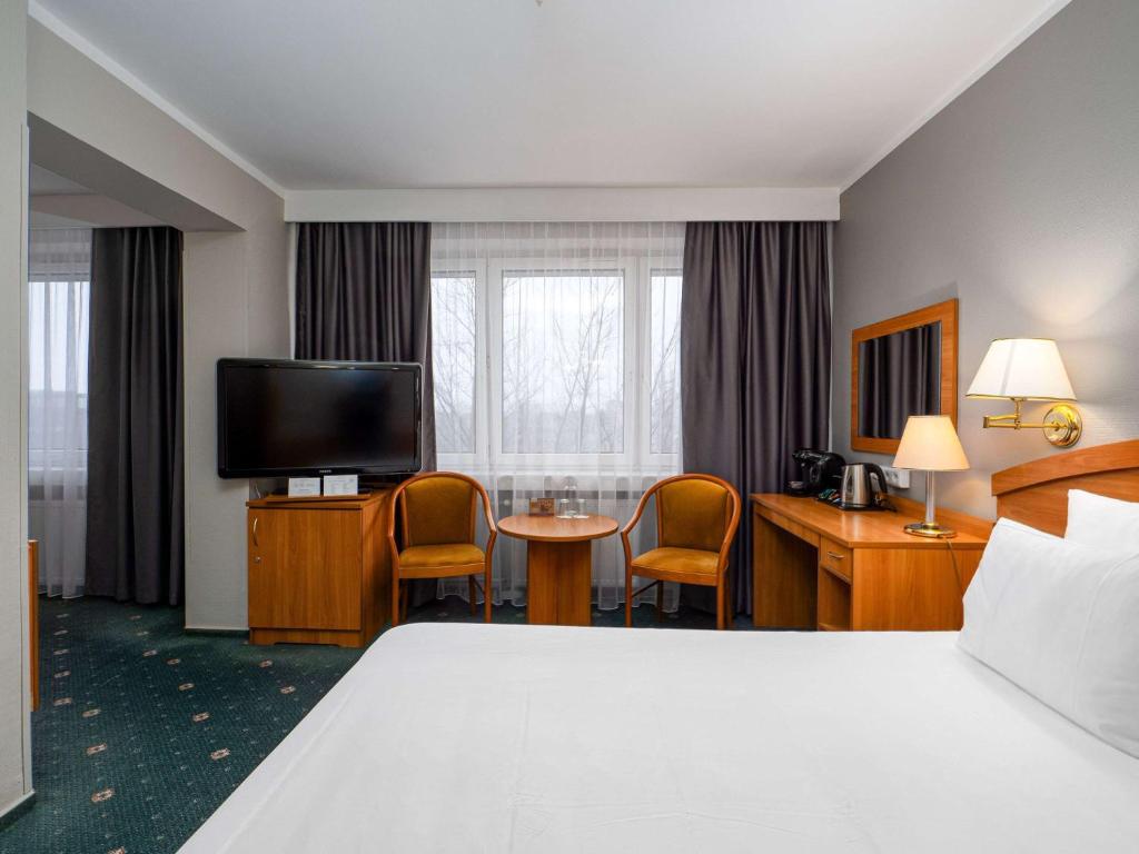 Televízia a/alebo spoločenská miestnosť v ubytovaní Mercure Czestochowa Centrum