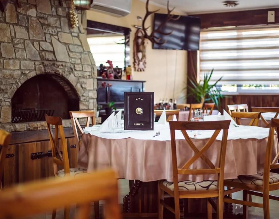 Restaurace v ubytování Hotel "VIR"