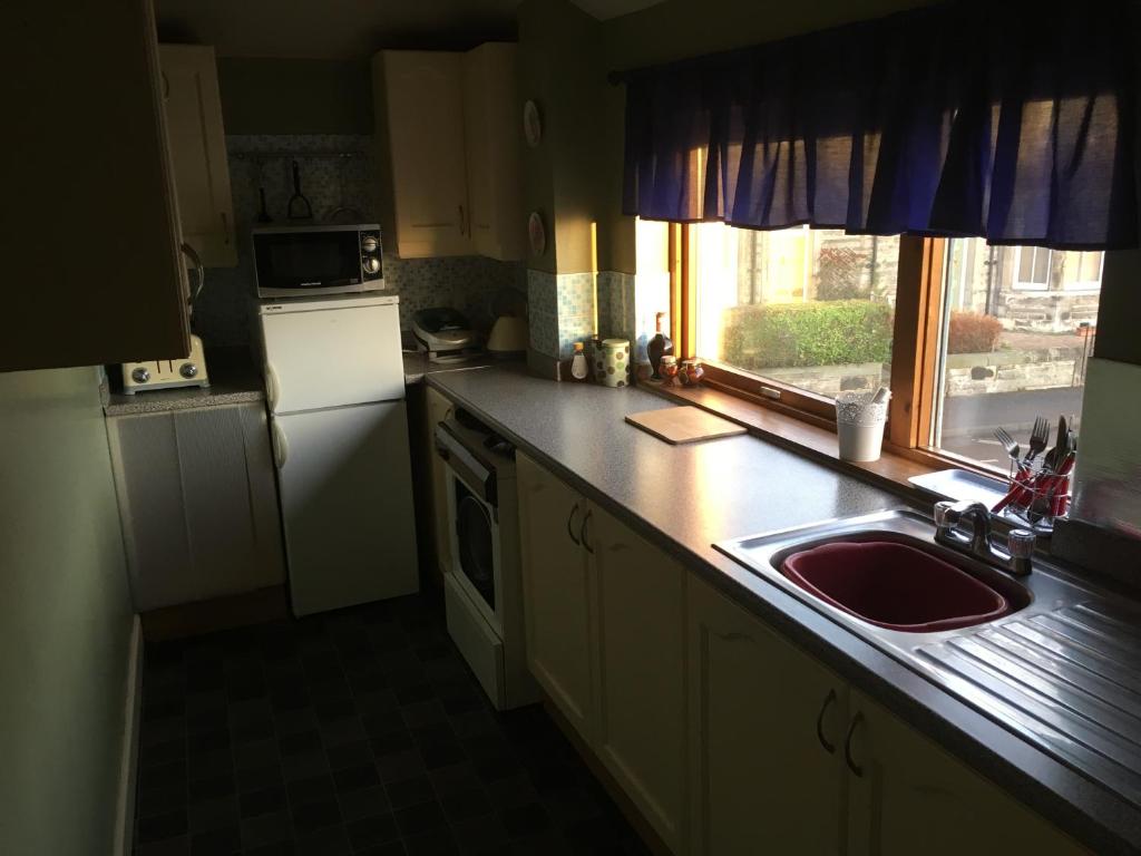 Kuchyň nebo kuchyňský kout v ubytování Burntisland Sands Hotel
