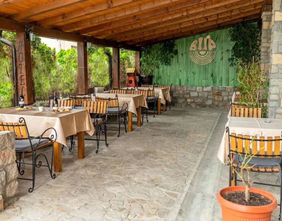 Restaurace v ubytování Hotel "VIR"