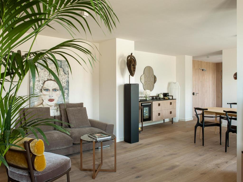 
Ultimate ME+ 2 Bedroom Suite Terrace with City View
