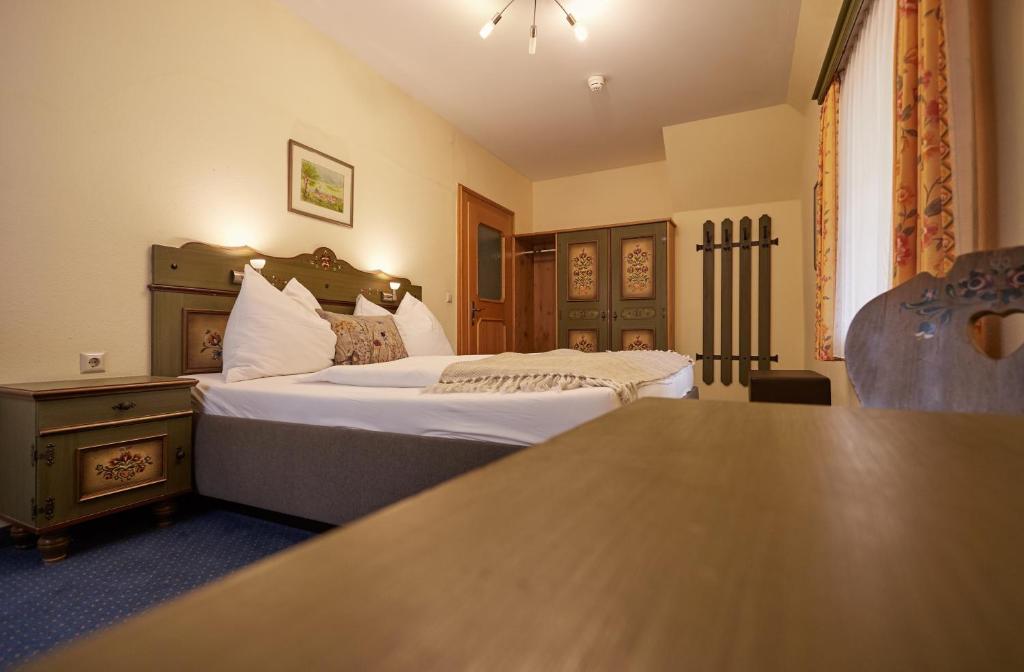 Postel nebo postele na pokoji v ubytování Hotel Gasthof Stenitzer