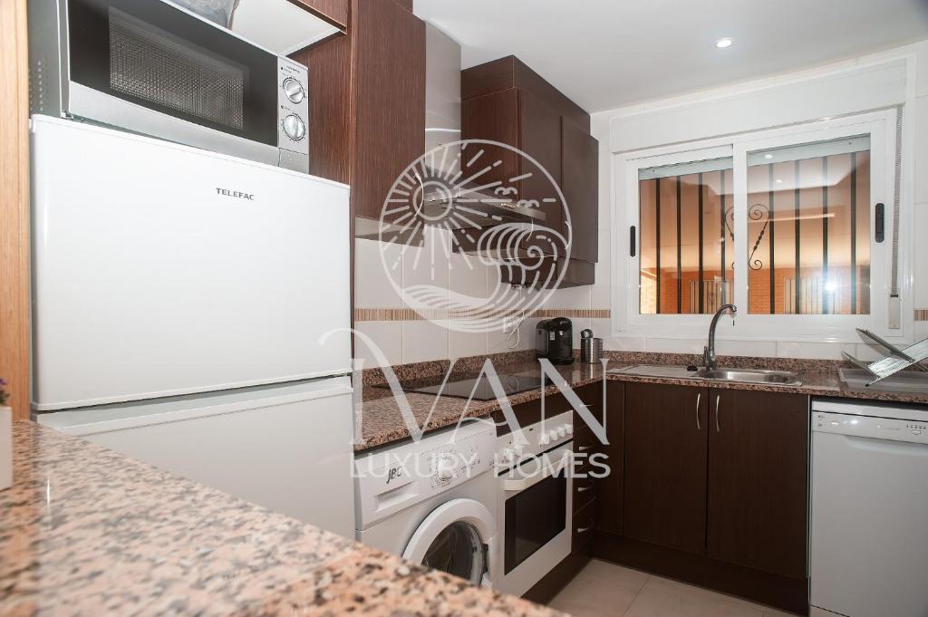 Kuchyňa alebo kuchynka v ubytovaní Casa Azahar Ivan Luxury Homes 1ªPlta Norte 1ªLinea
