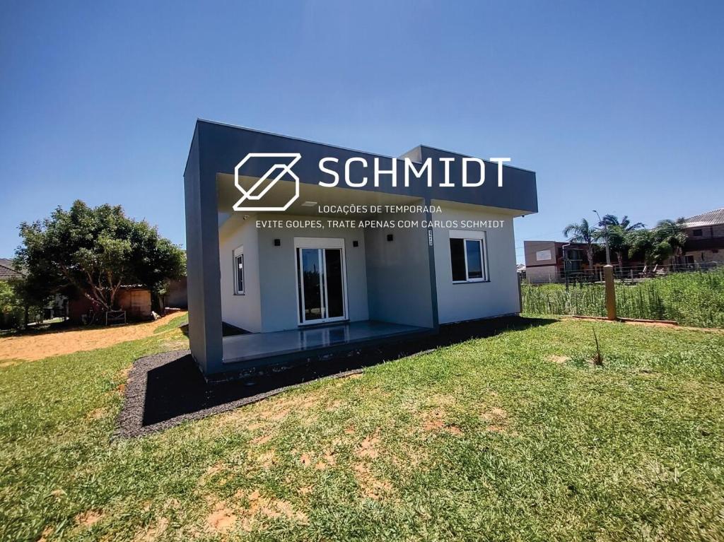 Το κτήριο όπου στεγάζεται  η παραθεριστική κατοικία