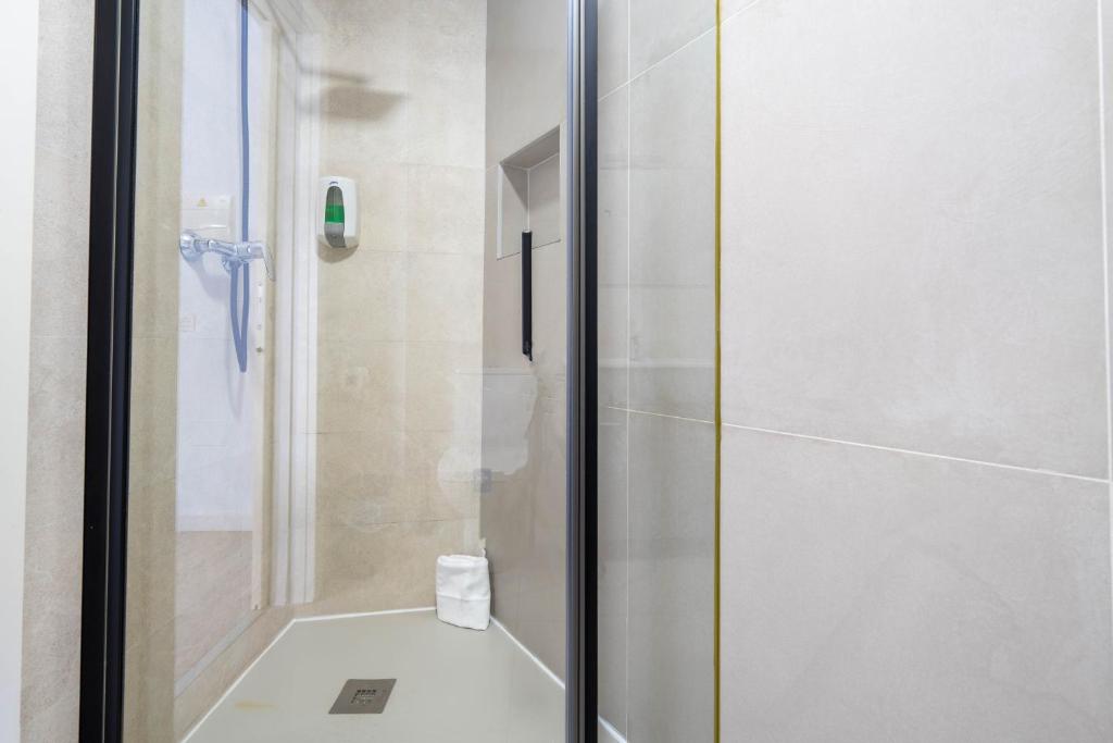 Łazienka w obiekcie BF Rooms Almeria Centro
