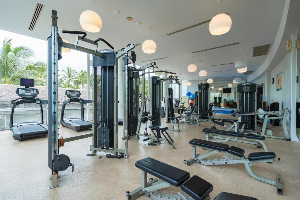 Fitness centrum a/nebo fitness zařízení v ubytování Splash Beach Resort, Maikhao Phuket