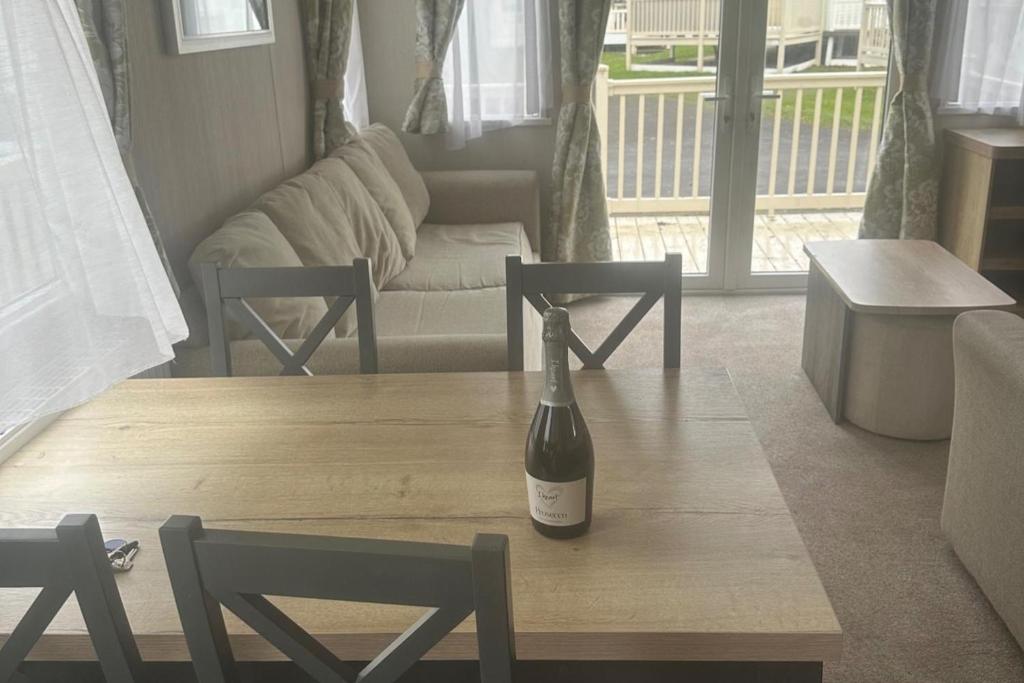 Posezení v ubytování Charming 5-Beds Caravan in beautiful Seton Sands