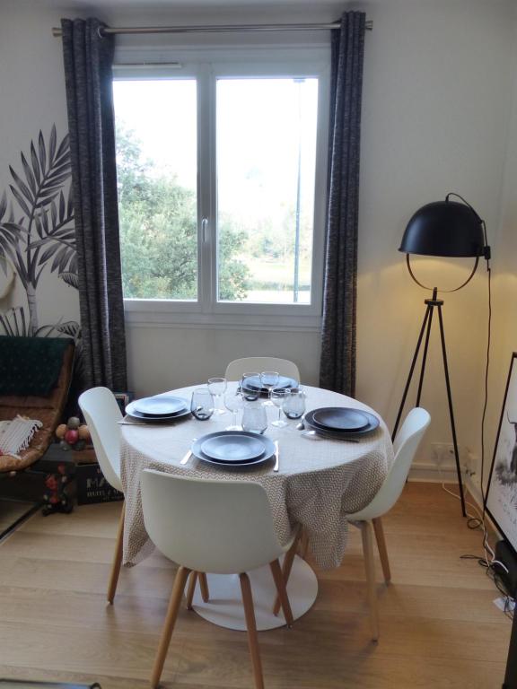Et opholdsområde på PROCE - Apt lumineux et cosy, vue parc de Procé