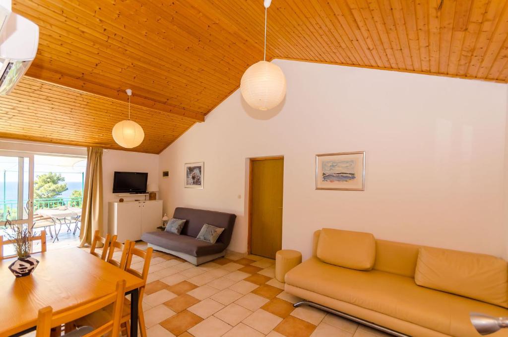 TV a/nebo společenská místnost v ubytování Apartments Josip