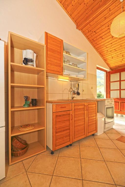 Kuchyň nebo kuchyňský kout v ubytování Apartments Josip