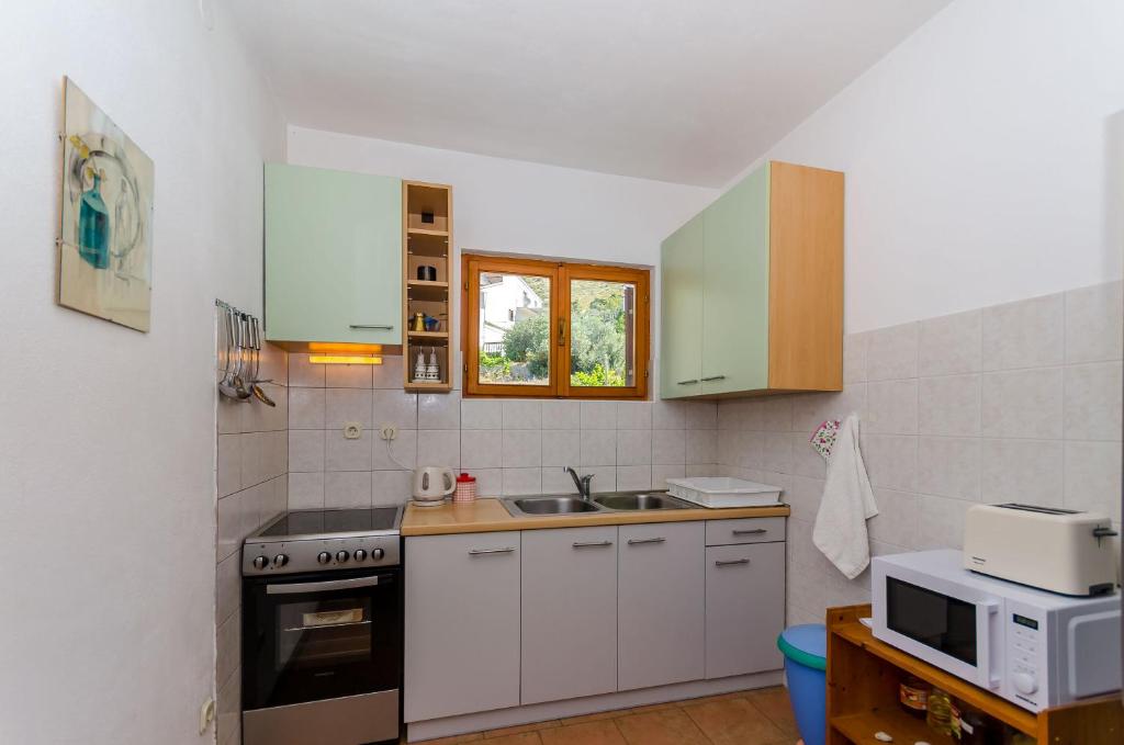 Kuchyň nebo kuchyňský kout v ubytování Apartments Josip