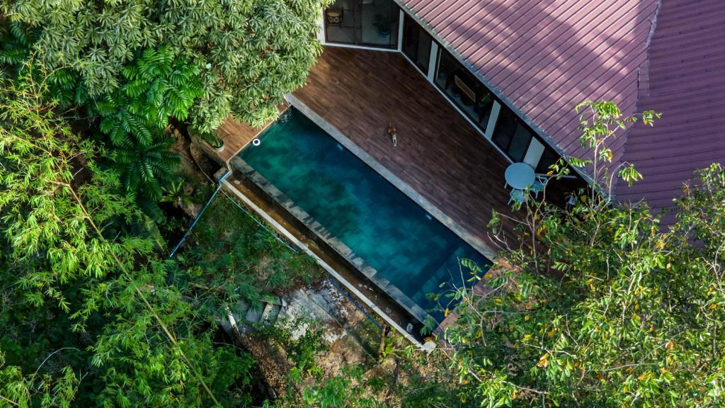 Bazén v ubytování CORON RIVERSIDE Guesthouse nebo v jeho okolí