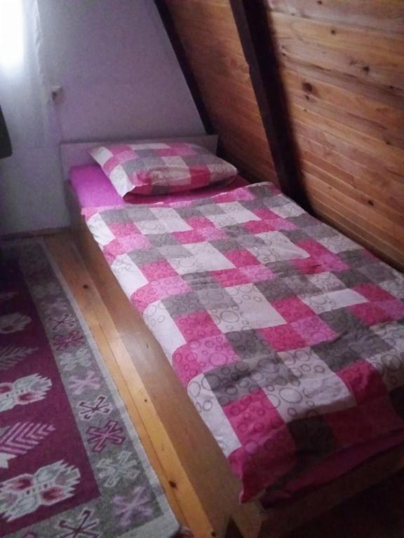 Krevet ili kreveti u jedinici u okviru objekta Planinska Kuća Dušan