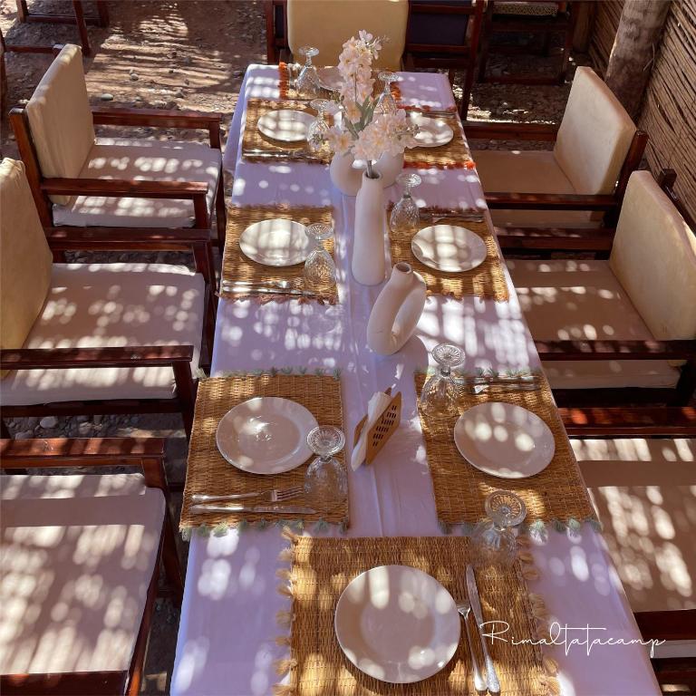 Restaurace v ubytování Rimal tata camp