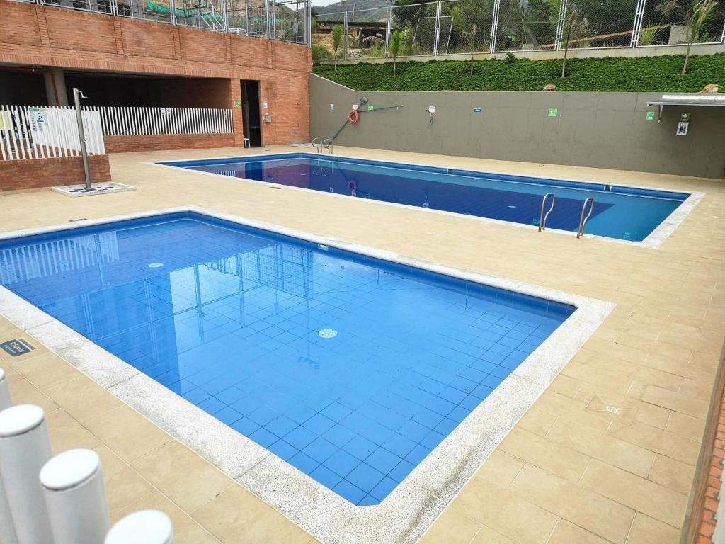 Bazén v ubytování Apartamento en Girón sector colonial cerca del Aeropuerto nebo v jeho okolí