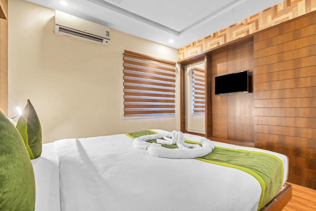 Postel nebo postele na pokoji v ubytování Hotel SM Deccan Park