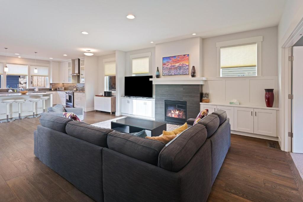 a living room with a couch and a fireplace at Hillside Haven in Bend