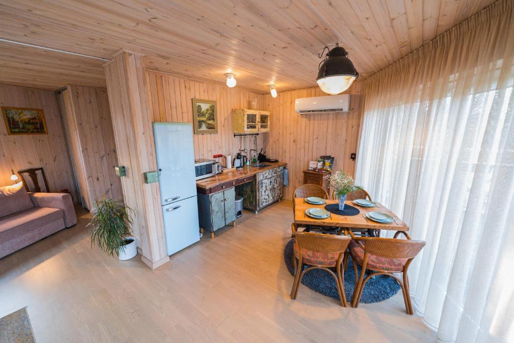 Kuchyň nebo kuchyňský kout v ubytování Guest house Lilac in apple tree park