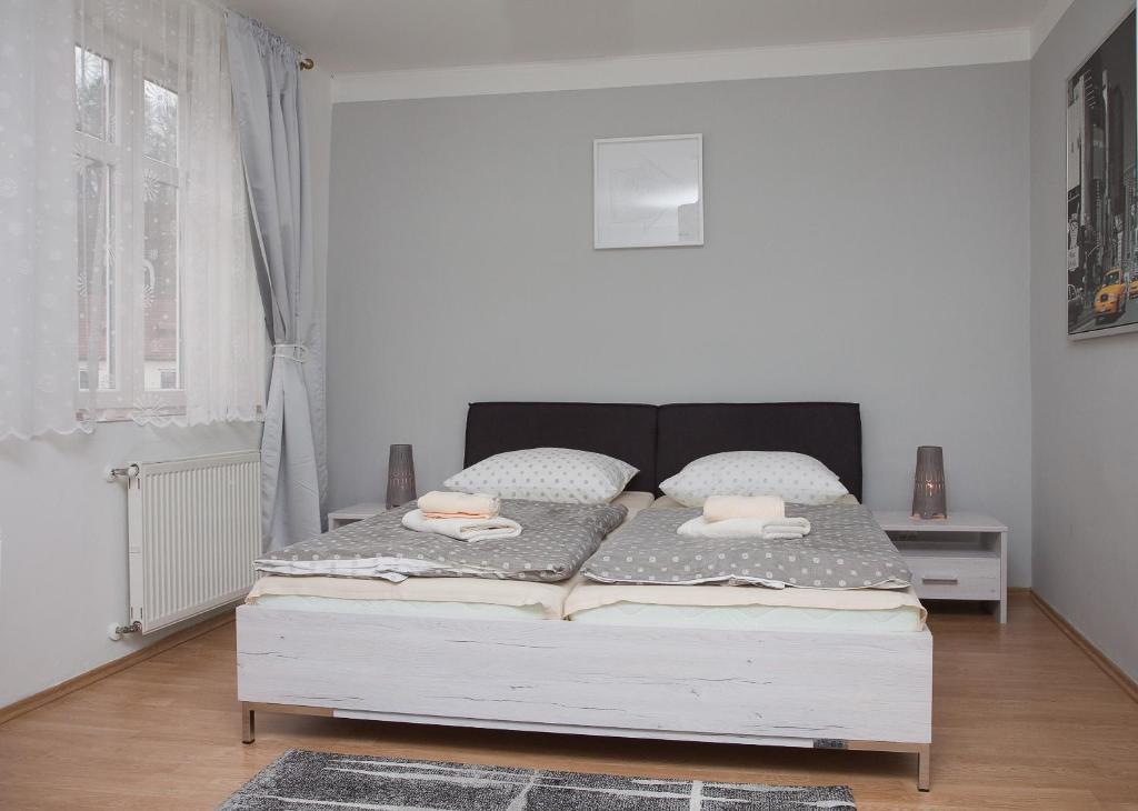 Postel nebo postele na pokoji v ubytování Hotel Richmond Teplice