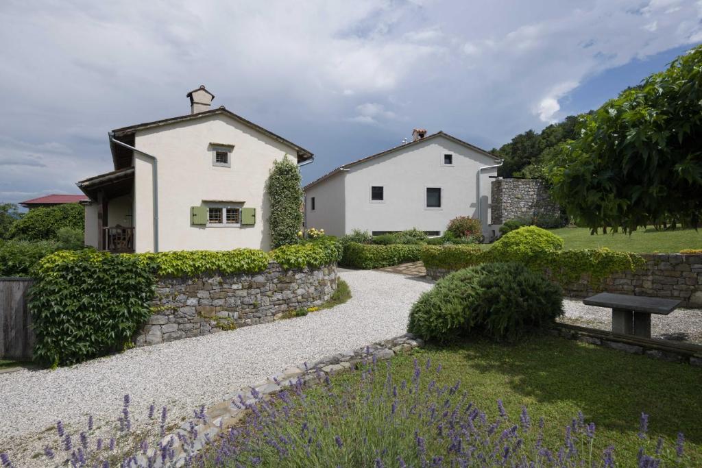 Zahrada ubytování Villa Artes with Free Hot Tub & Sauna