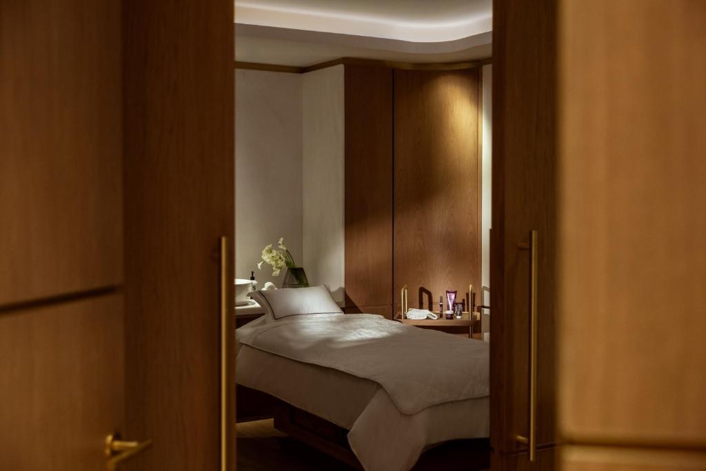 Postel nebo postele na pokoji v ubytování Corinthia Grand Hotel Astoria Brussels