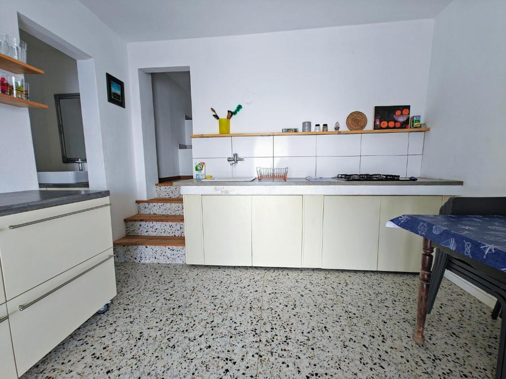 Kuchyňa alebo kuchynka v ubytovaní Apartments Larisa