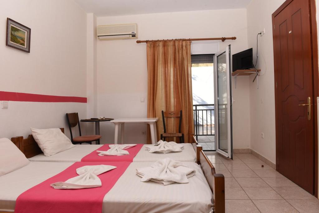 Postel nebo postele na pokoji v ubytování Star Beach Resort - Makrygialos Beachfront Nests