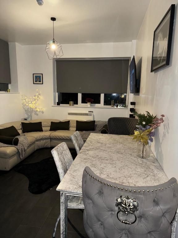 a living room with a table and a couch at Central Sheffield 3-Bed Apt Sleeps 6 with Parking in Sheffield