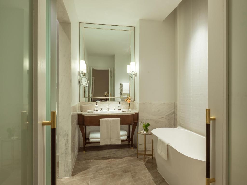 Koupelna v ubytování Corinthia Grand Hotel Astoria Brussels