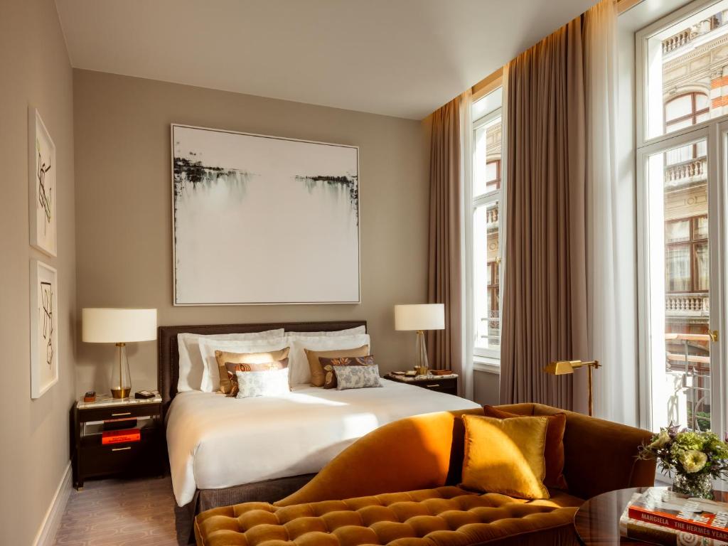 Postel nebo postele na pokoji v ubytování Corinthia Grand Hotel Astoria Brussels