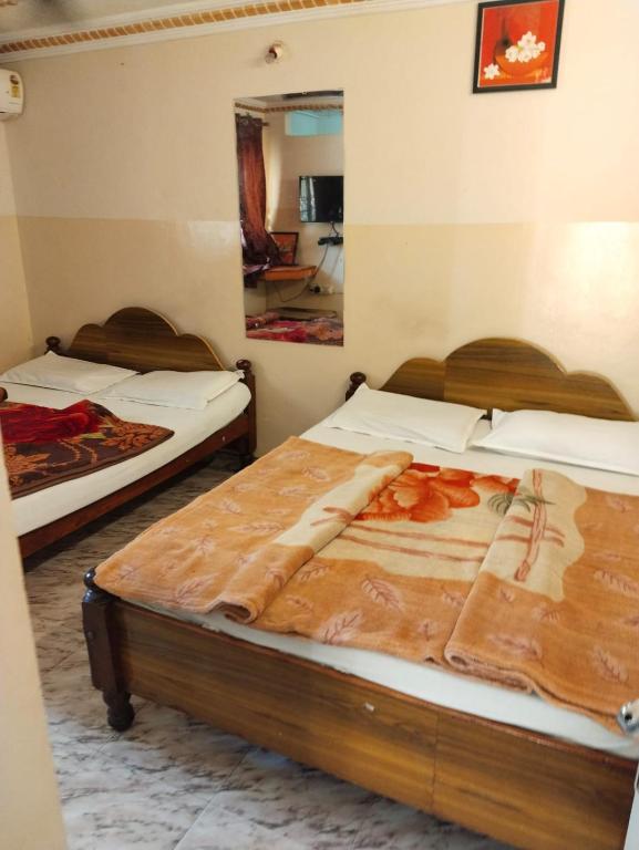 Postel nebo postele na pokoji v ubytování NKF Residency mysuru
