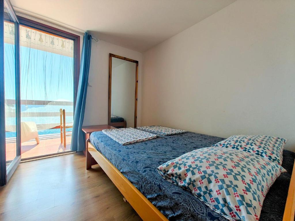 Posteľ alebo postele v izbe v ubytovaní Apartments Larisa