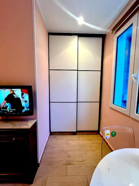 TV a/nebo společenská místnost v ubytování NEW FIKA 4a