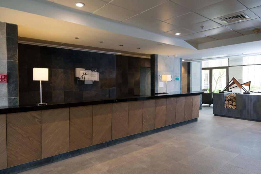 El lobby o recepción de Holiday Inn Express - Concepcion by IHG
