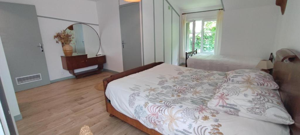 Postel nebo postele na pokoji v ubytování Les chambres d'hôtes de La Bastide du puech