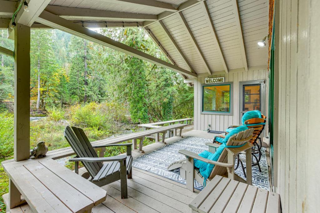 Κήπος έξω από το McKenzie Bridge Cabin River and Hiking Access!