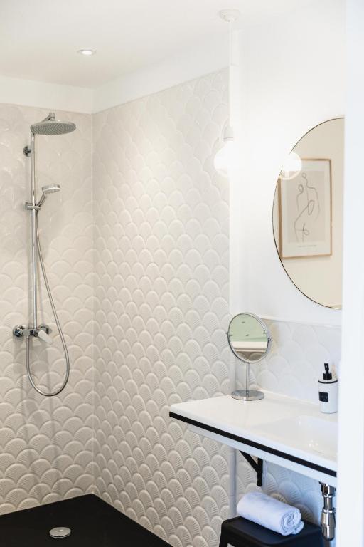 Maison 1634 - petit-déjeuner offert, parking, centre ville à pied, piscine, climatisation, cuisine - 11