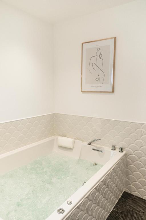 Maison 1634 - petit-déjeuner offert, parking, centre ville à pied, piscine, climatisation, cuisine - 10