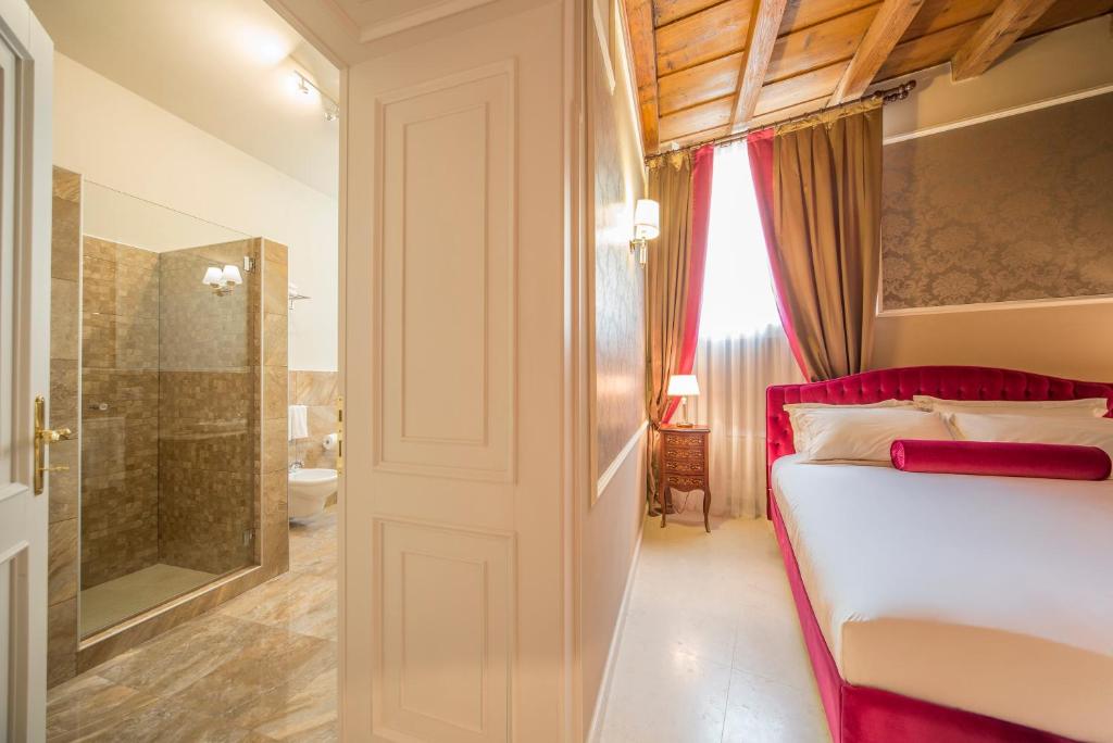 Lady Capulet Apartments - 16