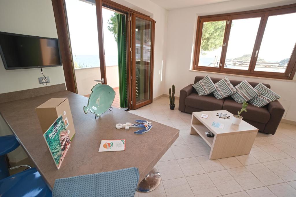 TV a/nebo společenská místnost v ubytování Villetta con vista mare e parcheggio