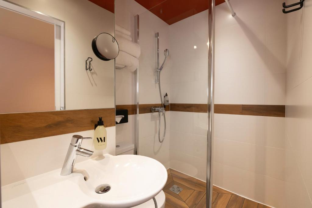 Hotel La Folie des Pres - Saint-Germain-des-Pres - Resim 38