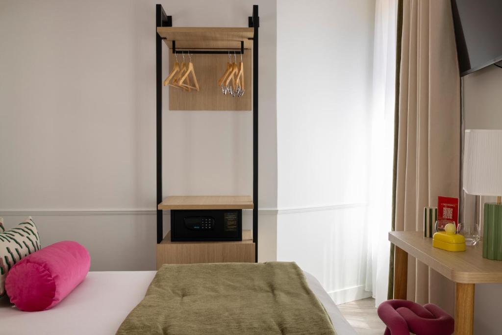 Hotel La Folie des Pres - Saint-Germain-des-Pres - Resim 41