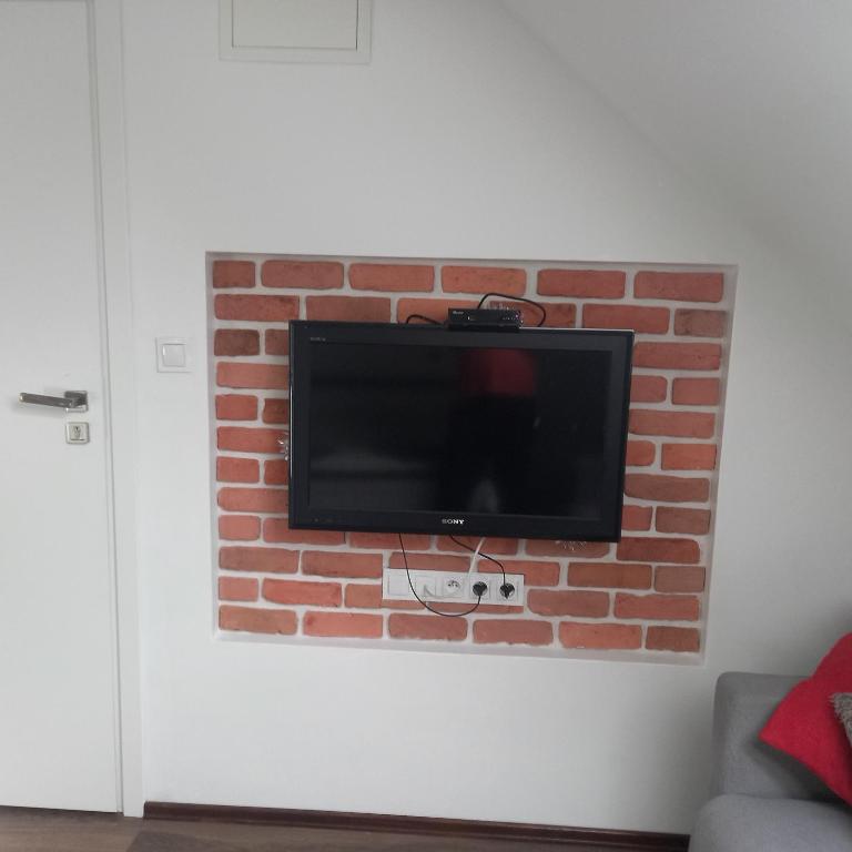 TV a/nebo společenská místnost v ubytování Apartament Muzyczny
