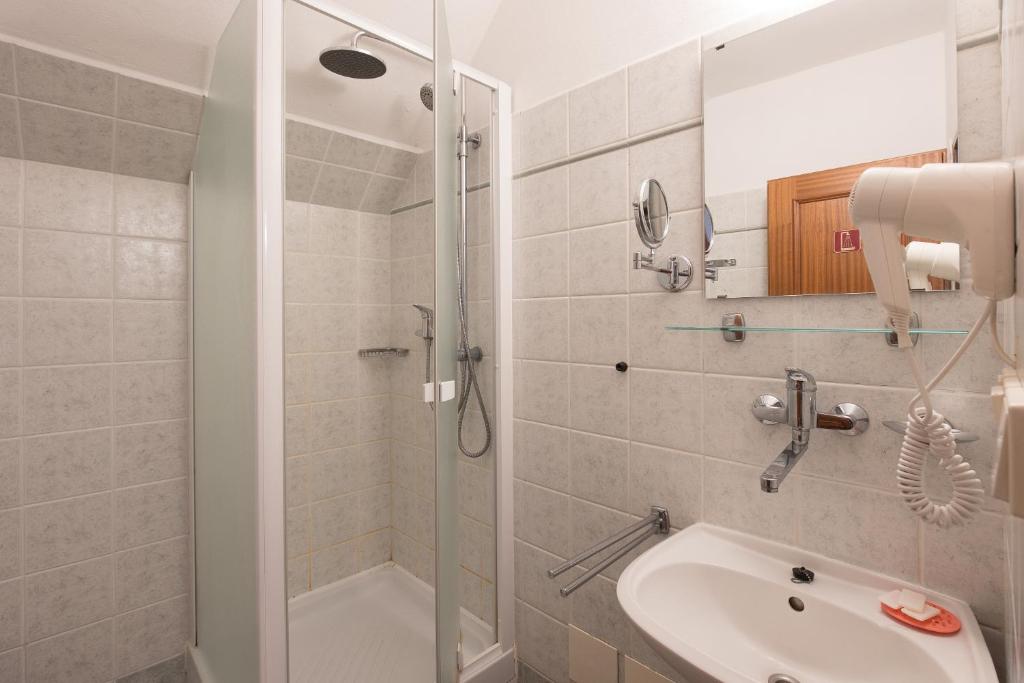 Koupelna v ubytování Hotel U Černého orla