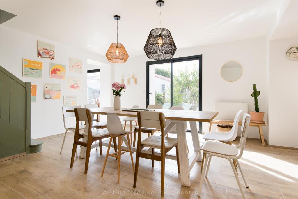 Photo de la galerie de l'établissement Villa familiale rénovée, centre village - La Couarde, à La Couarde-sur-Mer