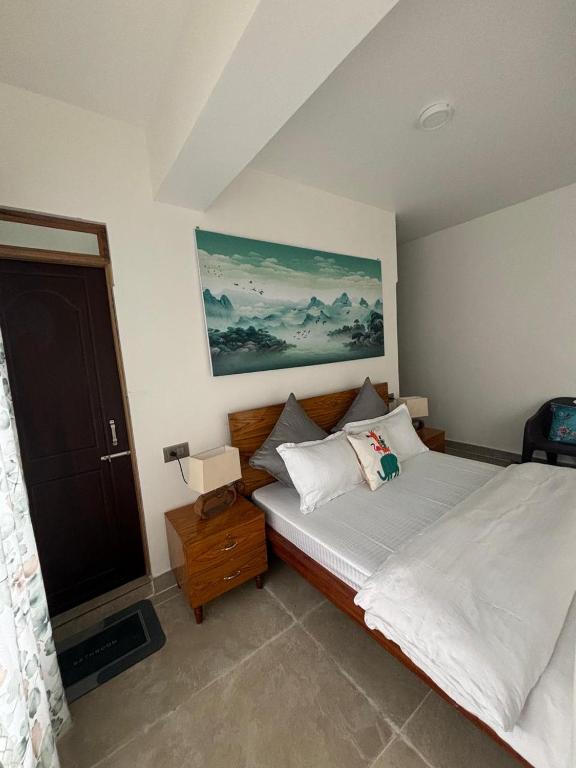 Postel nebo postele na pokoji v ubytování Arcane viewfinder homestay