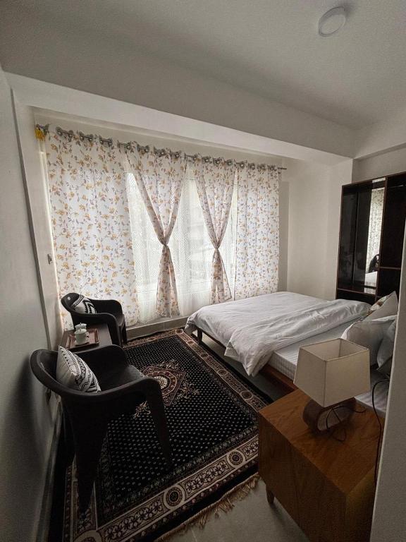 Postel nebo postele na pokoji v ubytování Arcane viewfinder homestay