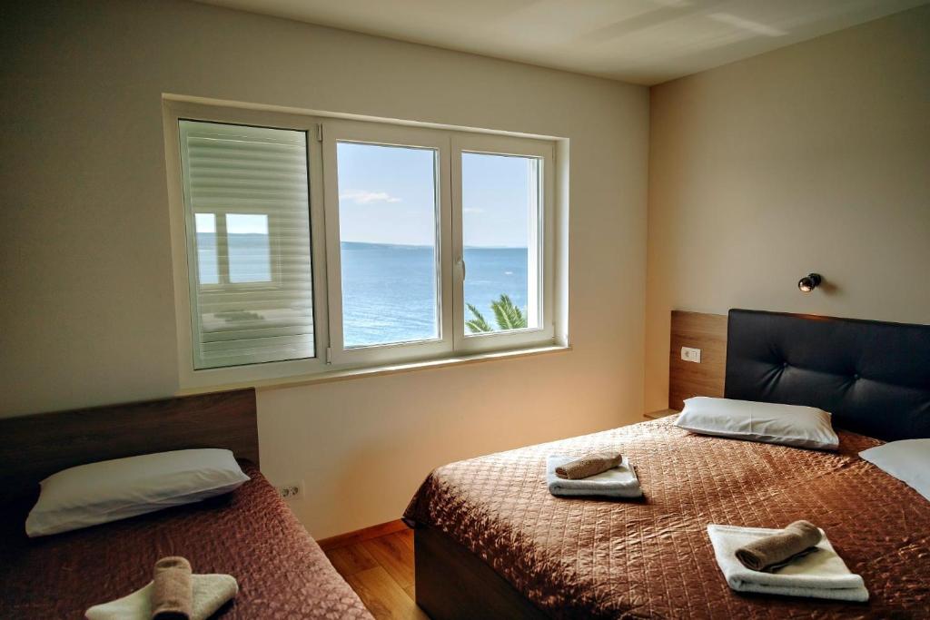 Posteľ alebo postele v izbe v ubytovaní Apartmens Beach house