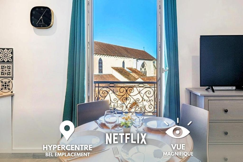 Televízia a/alebo spoločenská miestnosť v ubytovaní Vue cathédrale - Hypercentre - Charme Historique